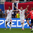 El noruego Erling Haaland (9), y los ingleses Jude Bellingham (10) y Elliot Anderson (8) reaccionan tras el gol del noruego Torbjoern Heggem (17) que fue anulado en los cuartos de final del Mundial, el sábado 11 de julio de 2026, en Miami Gardens, Florida. (AP Foto/Chris Carlson)