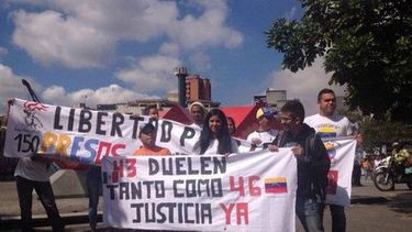 americateve | La movilización esta encabezada por estudiantes detenidos en las protestas ocurridas en marzo y llegará a las afueras de la embajada de México.