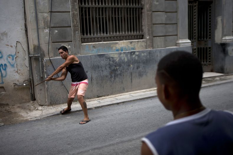 CAR-GEN_OBAMA-CUBA-0.jpg