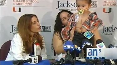 americateve | Un niño hispano de tres años se convirtió en el primero en el mundo que recibe un trasplante de cinco órganos con una novedosa técnica.