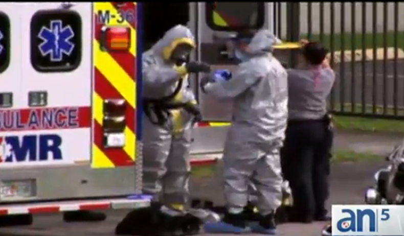 Hoy en Hialeah se realizó un simulacro de lo que podría pasar en caso de que se detectara un caso de Ébola en un complejo de apartamentos.