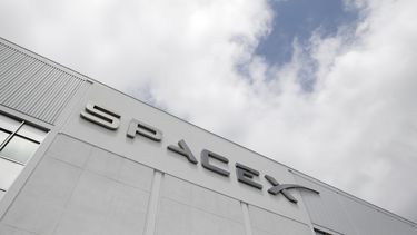 ARCHIVO - Fotografía del exterior de la sede de SpaceX en Hawthorne, California, tomada el 25 de mayo de 2023. (AP Foto/Jae C. Hong, Archivo)