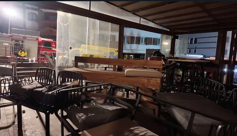 En la imagen, el interior de un edificio donde se desató un incendio que causó fallecidos y heridos durante una celebración de Año Nuevo, en Crans-Montana, Suiza, el 1 de enero de 2026. (Policía cantonal de Valais vía AP)