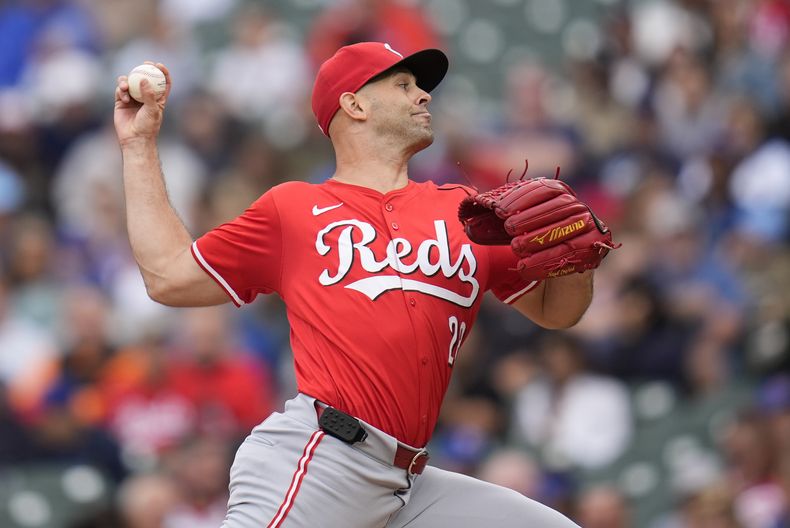 ARCHIVO - Foto del viernes 27 de septiembre del 2024, el abridor de los Rojos de Cincinnati Nick Martinez lanza ante los Cachorros de Chicago. (AP Foto/Erin Hooley, Archivo)