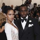 ARCHIVO - Cassie Ventura, izquierda, y Sean Diddy Combs, en la gala benéfica del Instituto de Vestuario del Museo Metropolitano de Arte para celebrar a “China: a través del espejo” en Nueva York, el 4 de mayo de 2015. (Foto de Charles Sykes/Invision/AP, Archivo)