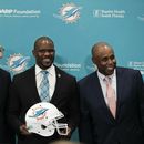 NFL contrata a ex fiscal general por demanda de Flores