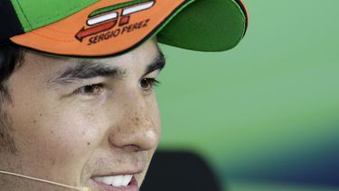 americateve | El piloto mexicano de Force India, Sergio P&eacute;rez, contesta preguntas en una rueda de prensa el jueves, 24 de julio de 2014, en Budapest. (AP Photo/Petr David Josek)