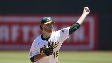 Irvin luce en la loma; Atléticos barren a Astros