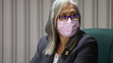 la representante lisie burgos guarda silencio tras querella en su contra por la comision de etica