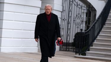 El presidente Donald Trump en el jardín sur de la Casa Blanca, el sábado 22 de noviembre de 2025, en Washington. (AP Foto/Jose Luis Magana)