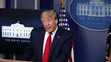 Trump considera esenciales a iglesias y pide su reapertura