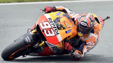 americateve | El espa&ntilde;ol Marc M&aacute;rquez acelera durante el Gran Prenmio de Alemania de MotoGP en el circuito de Sachsenring en Hohenstein-Ernstthal, Alemania, el domingo, 13 de julio del 2014. (Foto AP/Jens Meyer)
