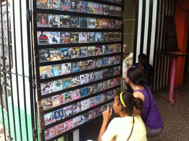 cuba discos pirateria.jpg