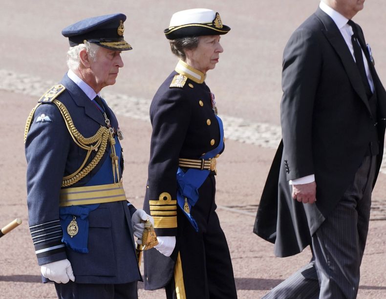 EUR-GEN GRAN BRETAÑA-CARLOS III-CRÍTICAS