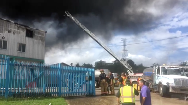 incendio consume almacen de muebles en guaynabo