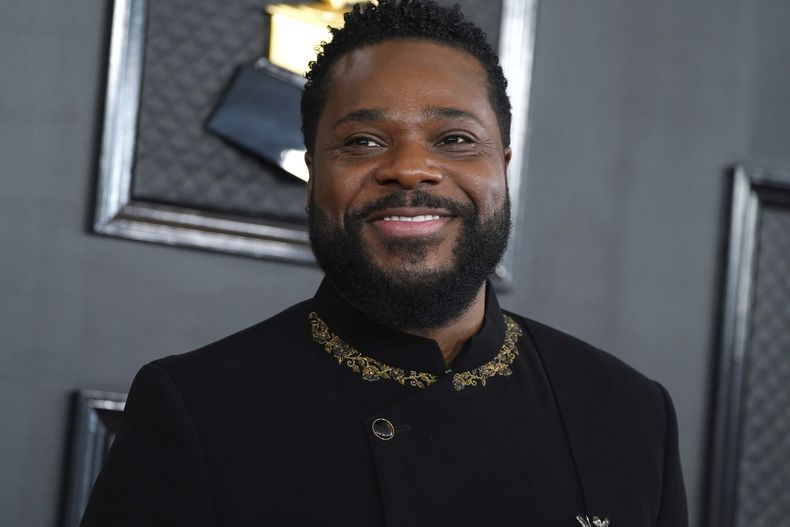 ARCHIVO - Malcolm-Jamal Warner a su llegada la 65a ceremonia anual de los Premios Grammy, el 5 de febrero de 2023, en Los Ángeles. (Foto de Jordan Strauss/Invision/AP, Archivo)