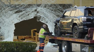 eeuu: cargo de homicidio en choque de suv contra tienda