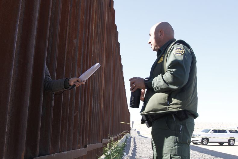 AMN-GEN_TRUMP-MURO-0.jpg