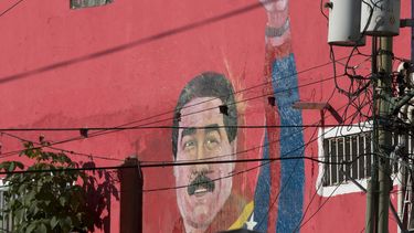 Oficialismo y oposición cierran campaña en Caracas