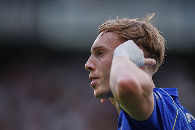 Cole Palmer celebra tras marcar el cuarto gol de Chelsea ante Brighton en el partido de la Liga Premier, el sábado 30 de agosto de 2026, en Londres. (AP Foto/Ian Walton)