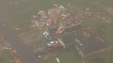 buscan sobrevivientes a los tornados de texas y arkansas