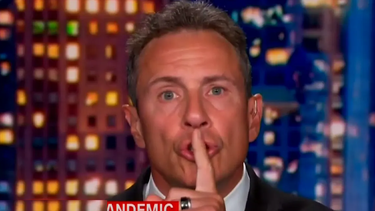 cnn suspende a chris cuomo por ayudar a su hermano a crear una estrategia para responder acusaciones de acoso sexual