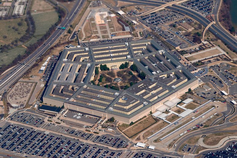 ARCHIVO – El Pentágono, visto desde el Air Force One mientras vuela sobre Washington, el 2 de marzo de 2022. (AP Foto/Patrick Semansky, Archivo)