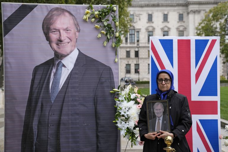 Parlamento británico rinde homenaje a legislador asesinado