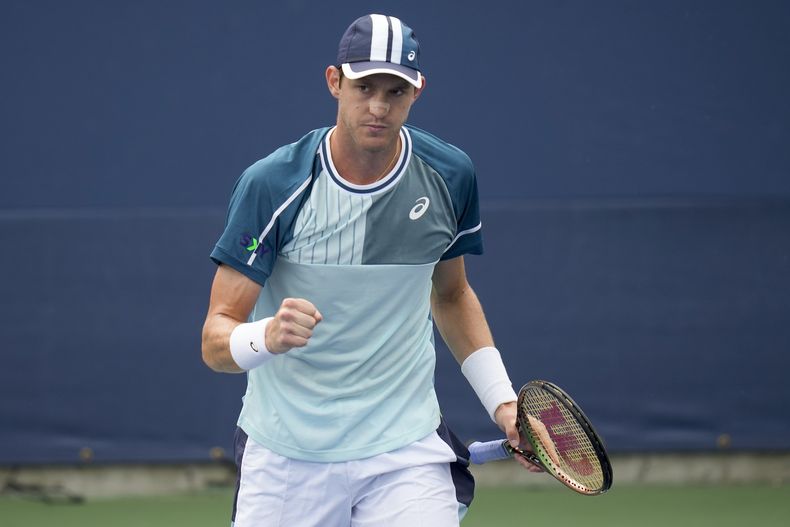 El chileno Nicolás Jarry durante el partido contra el francés Luca Van Assche en la primera ronda del US Open, el martes 29 de agosto de 2023, en Nueva York. (AP Foto/Charles Krupa)
