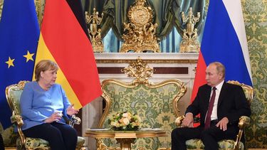 putin y merkel admiten la necesidad de dialogar con los taliban para trazar el futuro de afganistan
