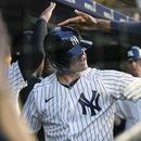 Billy McKinney, de los Yanquis de Nueva York, celebra después de batear cuadrangular de tres carreras en la cuarta entrada del juego de béisbol en contra de los Reales de Kansas City, el viernes 21 de julio de 2023, en Nueva York. (AP Foto/Mary Altaffer)