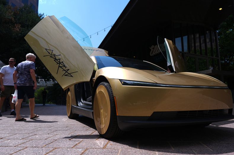 Un taxi autónomo de Tesla, el jueves 3 de septiembre de 2026, en el centro de Austin, Texas. (AP Foto/Eric Gay)
