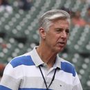 Filis extienden contrato del presidente Dombrowski