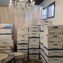 Esta imagen, que forma parte de la acusación al expresidente Donald Trump, muestra cajas de documentos en un baño de la finca Mar-a-Lago de Trump en Palm Beach, Florida. Donald Trump arribó el jueves 14 de marzo de 2024 a un tribunal federal en Florida donde una jueza escuchará argumentos acerca de si debe desestimar la causa criminal en que se acusa al expresidente de acumular documentos secretos en su finca de Mar-a-Lago después de dejar la Casa Blanca.(Departamento de Justicia via AP)