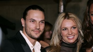 ARCHIVO - Britney Spears, a la derecha, y su esposo Kevin Federline llegan a una fiesta posterior a los Grammy en Beverly Hills, California, el 8 de febrero de 2006. (Foto AP/Danny Moloshok, archivo)