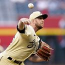 Kelly brilla en la loma; Diamondbacks vencen a Rockies