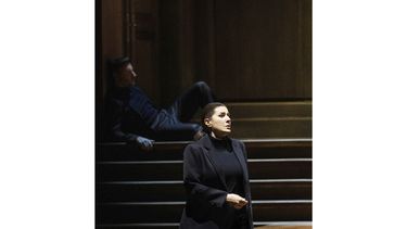La mezzosoprano Cecilia Bartoli como Orfeo en un ensayo de la producción de Christof Loy de Orfeo ed Eurydice de Gluck en el Festival de Salzburgo en una imagen proporcionada por el festival. (Monika Rittershaus/Festival de Salzburgo vía AP)