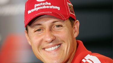 michael schumacher reconoce a su mujer e hijos y podria volver a caminar con muletas