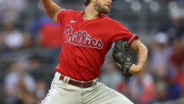 Nola lanza en blanco hasta la 9na; Filis vencen a Bravos