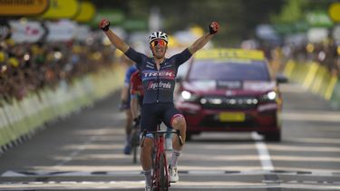 Pedersen gana 13ra etapa del Tour, Vingegaard sigue de líder