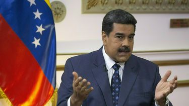 maduro pide a sus ministros que entreguen sus cargos para una reestructuracion profunda
