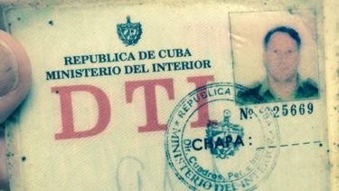 americateve | El oficial del Ministerio del Interior de Cuba teme que de ser deportado a la mayor de las Antillas le apliquen el delito de traición a la patria.