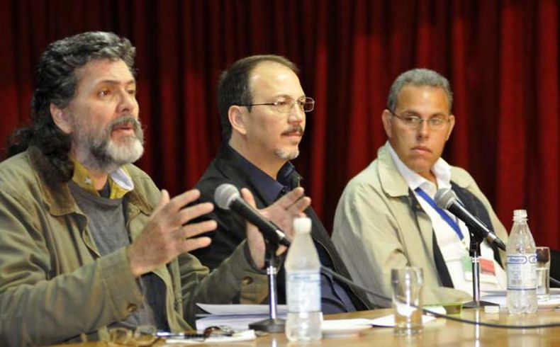 Alejandro Castro (centro), Abel Prieto (izquierda) y Julián González Toledo.