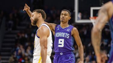 Hornets arruinan de nuevo regreso de Curry a casa