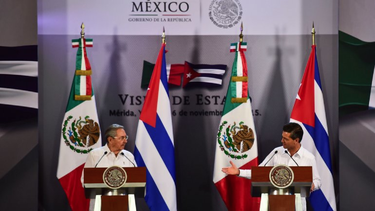 enrique pena nieto recibio a raul castro en la primera visita oficial en mexico