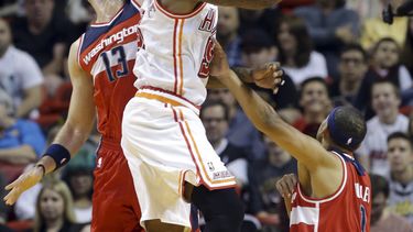 Con doble doble de Whiteside, Heat arrolla a Wizards