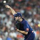 Verlander poncha a 10 y los Astros blanquean 5-0 a Atléticos