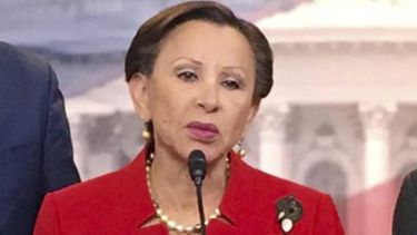 congresista nydia velazquez promueve se recorte la deuda