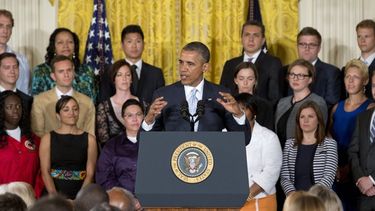 americateve | El presidente Obama anunció hoy nuevas medidas para ayudar a los estudiantes universitarios endeudados.