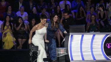 dayanara torres llega en silla de ruedas a mira quien baila